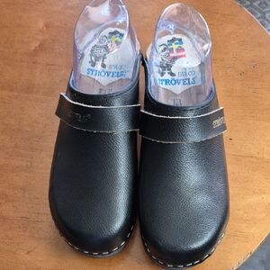 Strovels Black Leather Clogs. EU size 39/US 8.5. NWOB